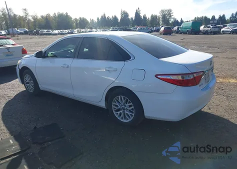 2016 Toyota Camry Le z USA, uszkodzony, nr VIN 4T1BF1FK9GU256643